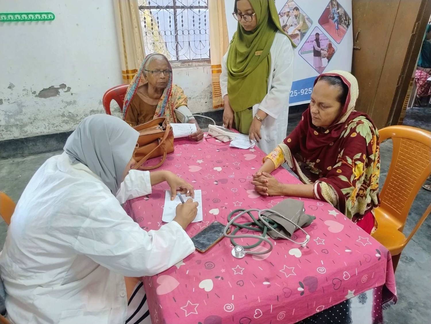 অষ্টমবারের মতো বগুড়ার সোনাকানিয়ায় সম্পন্ন হলো বিনামূল্যে স্বাস্থ্যসেবা কার্যক্রম