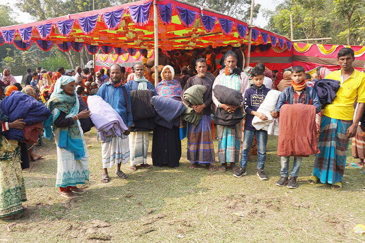 শীতার্তদের মাঝে শীতবস্ত্র বিতরণ -  ভেলাজান, ঠাকুরগাঁও